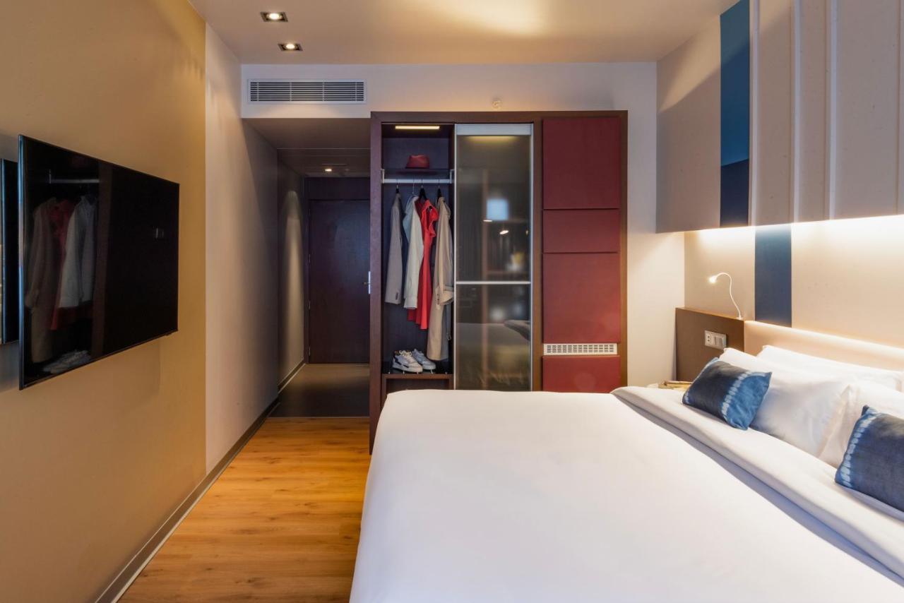 Voco Madrid Retiro By Ihg Hotel Exterior photo