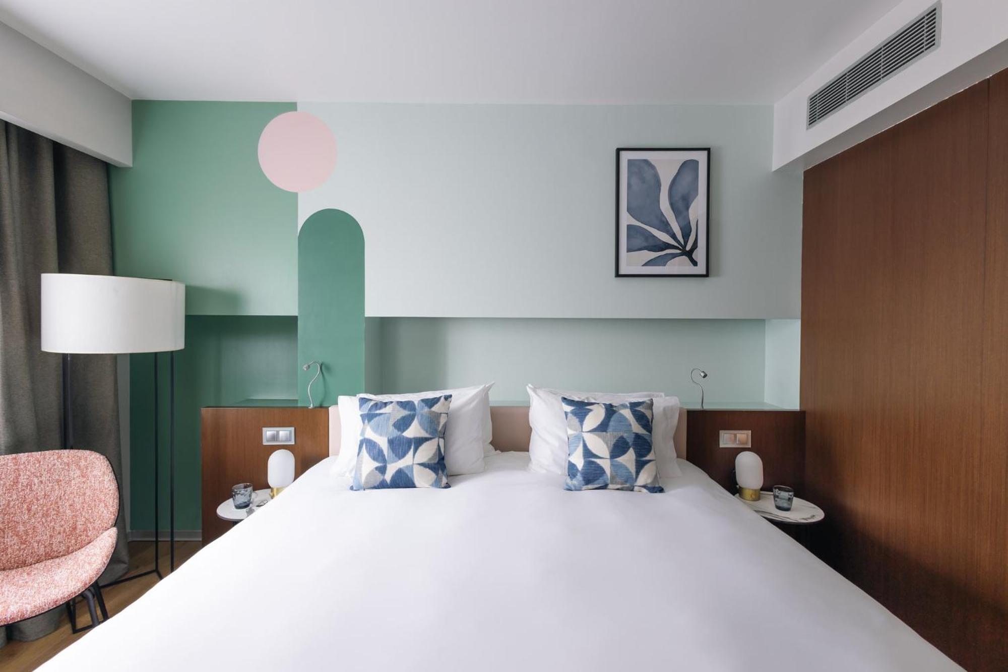 Voco Madrid Retiro By Ihg Hotel Exterior photo